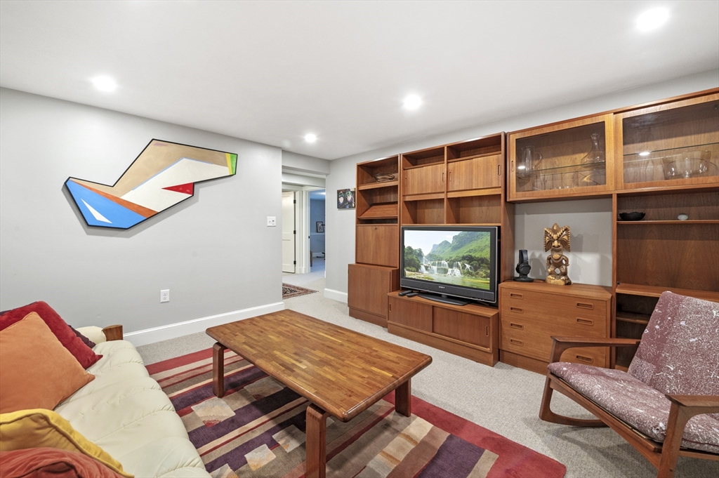 3 bed, 2 bath apartment for rent at 66 Prospect St Unit 1, Marblehead — photo 18 of 30