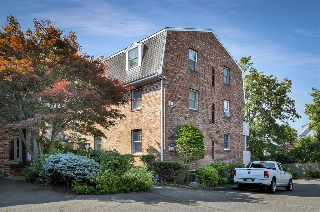 3 bed, 2 bath apartment for rent at 66 Prospect St Unit 1, Marblehead — photo 27 of 30