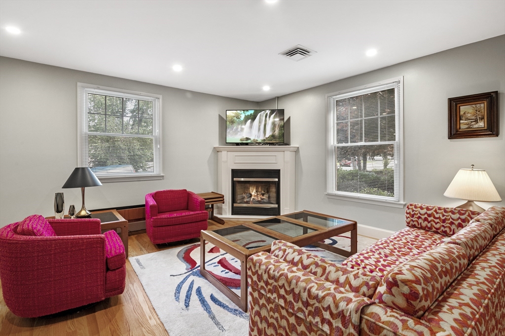 3 bed, 2 bath apartment for rent at 66 Prospect St Unit 1, Marblehead — photo 8 of 30