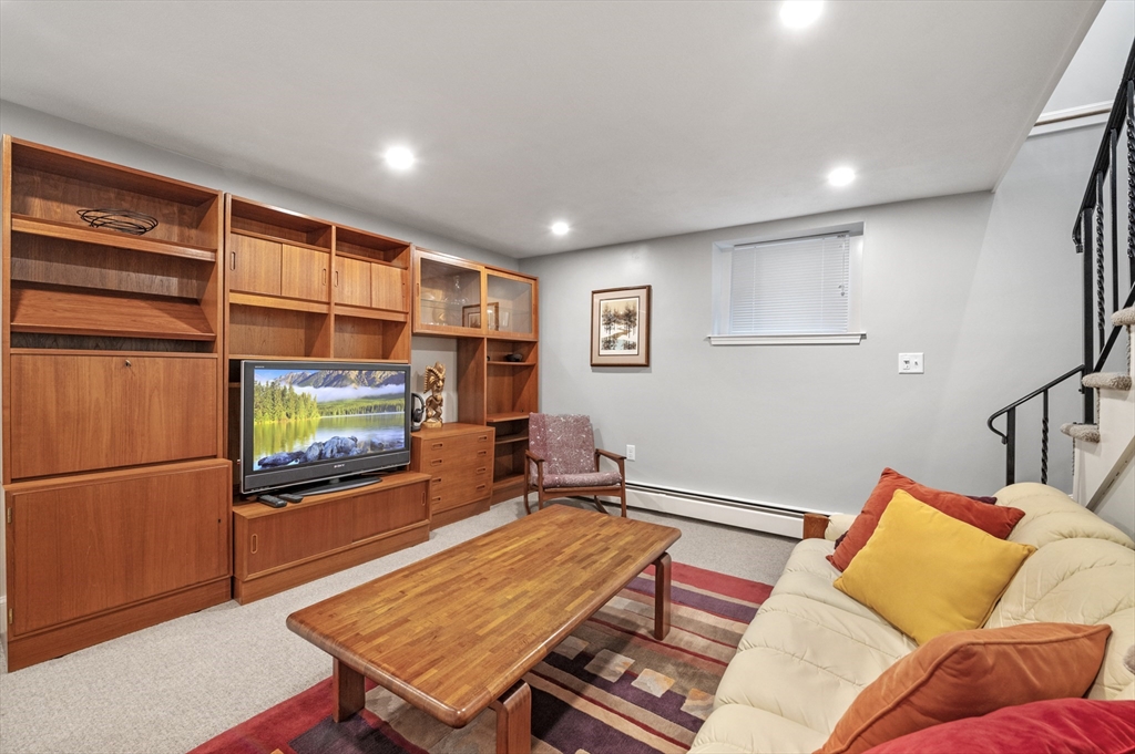 3 bed, 2 bath apartment for rent at 66 Prospect St Unit 1, Marblehead — photo 19 of 30