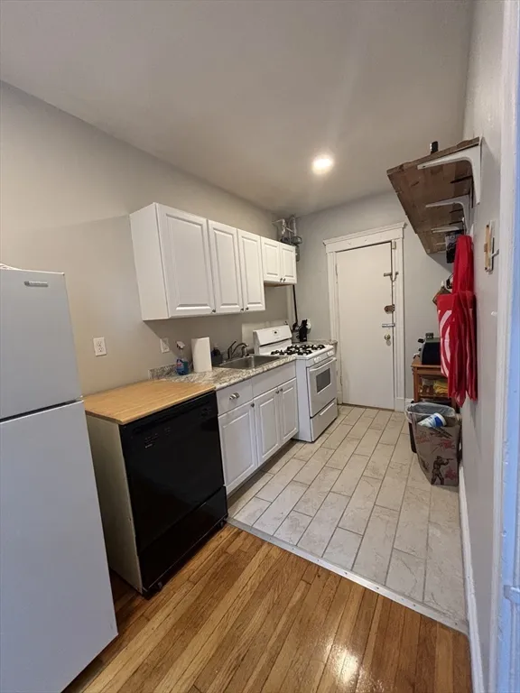 1 bed, 1 bath apartment for rent at 66 Queensberry St Unit 315, Fenway — photo 4 of 7