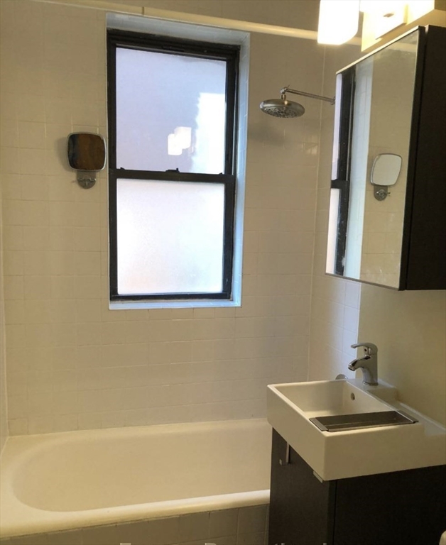 1 bed, 1 bath apartment for rent at 66 Queensberry St Unit 317, Fenway — photo 10 of 11