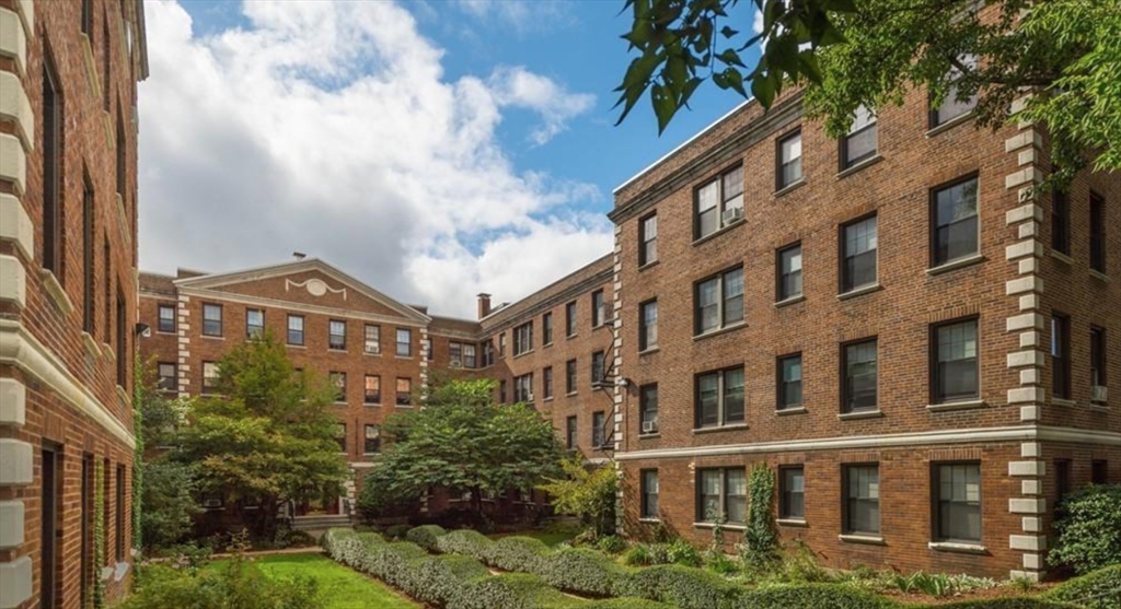 1 bed, 1 bath apartment for rent at 66 Queensberry St Unit 317, Fenway — photo 3 of 11