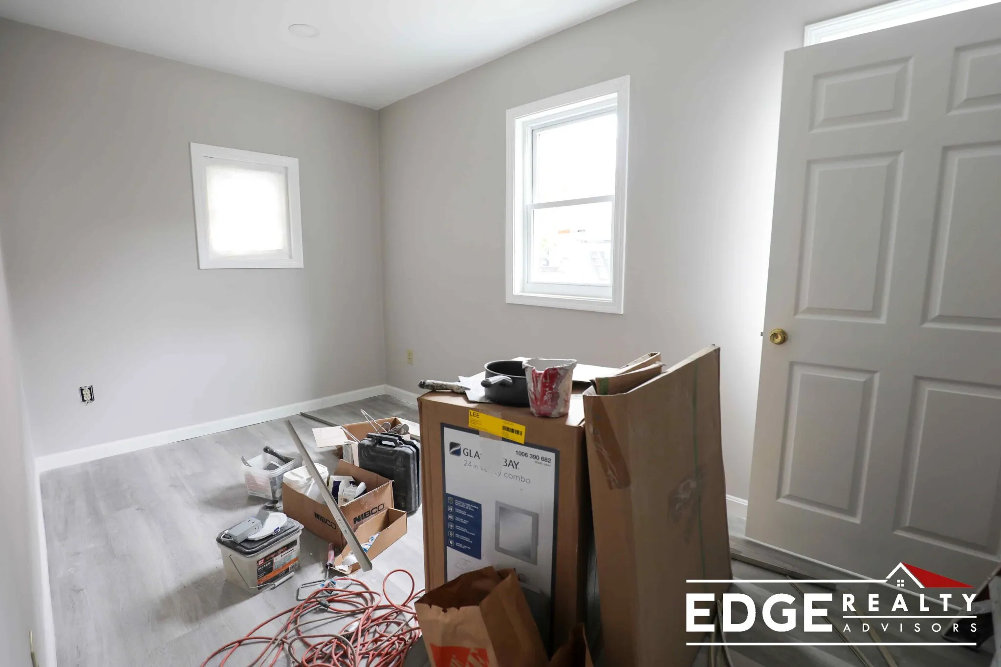 5 bed, 2 bath apartment for rent at 66 Quint Ave Unit 1, Allston — photo 3 of 7