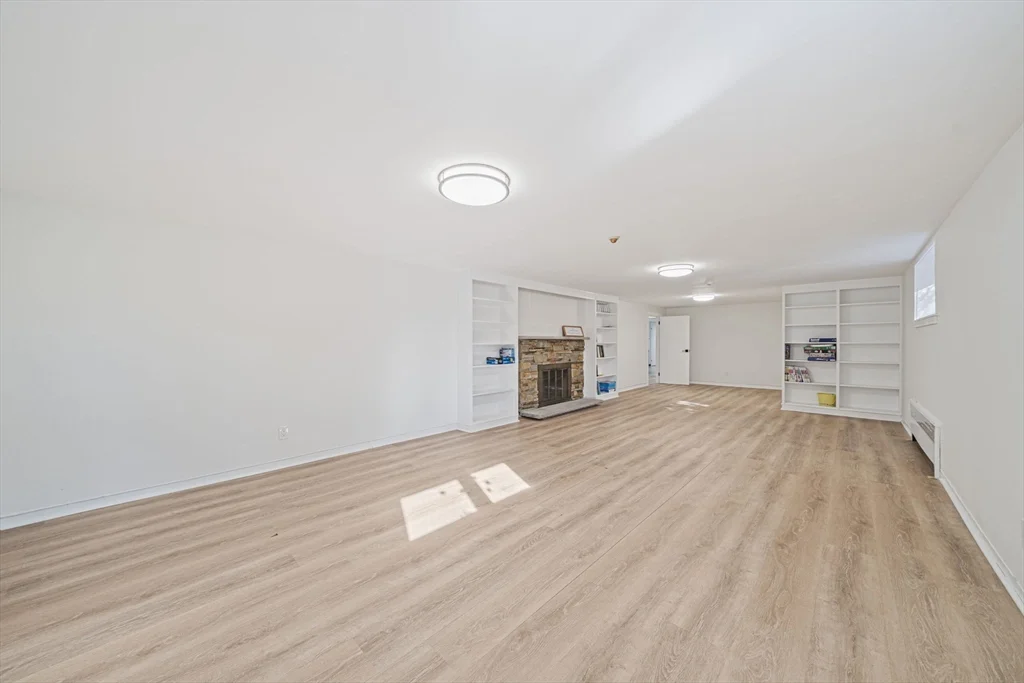 4 bed, 2 bath apartment for rent at 66 Roosevelt Rd Unit 66, Newton — photo 23 of 37