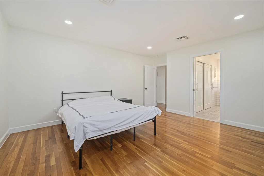 4 bed, 2 bath apartment for rent at 66 Roosevelt Rd Unit 66, Newton — photo 14 of 37