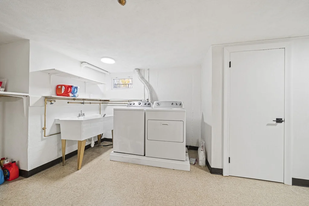 4 bed, 2 bath apartment for rent at 66 Roosevelt Rd Unit 66, Newton — photo 27 of 37