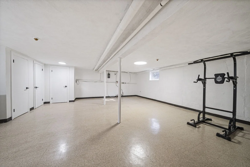 4 bed, 2 bath apartment for rent at 66 Roosevelt Rd Unit 66, Newton — photo 25 of 37