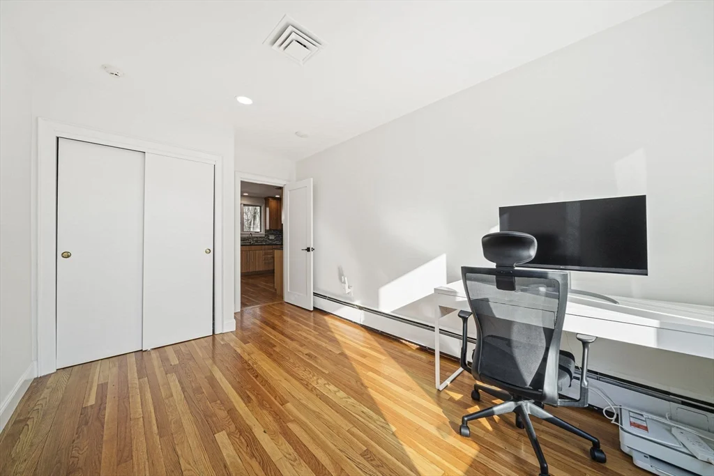 4 bed, 2 bath apartment for rent at 66 Roosevelt Rd Unit 66, Newton — photo 20 of 37