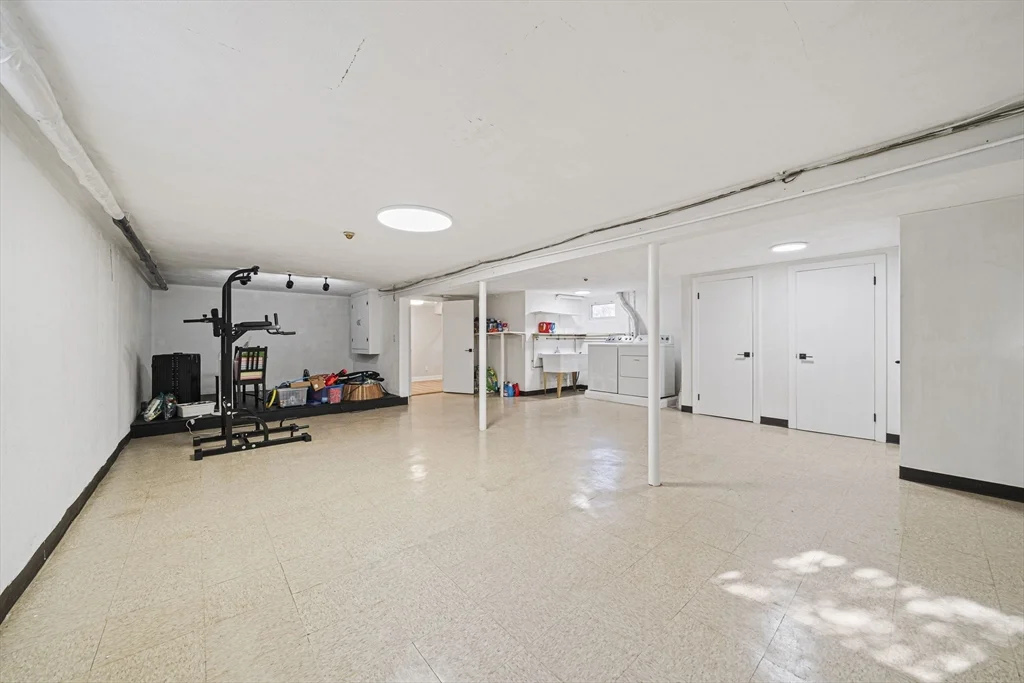 4 bed, 2 bath apartment for rent at 66 Roosevelt Rd Unit 66, Newton — photo 26 of 37