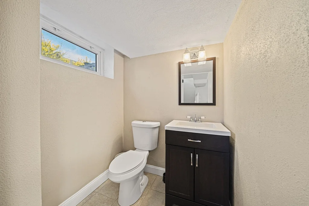4 bed, 2 bath apartment for rent at 66 Roosevelt Rd Unit 66, Newton — photo 28 of 37