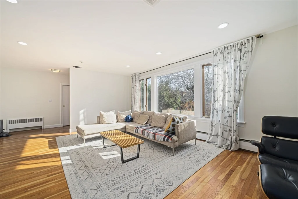 4 bed, 2 bath apartment for rent at 66 Roosevelt Rd Unit 66, Newton — photo 3 of 37