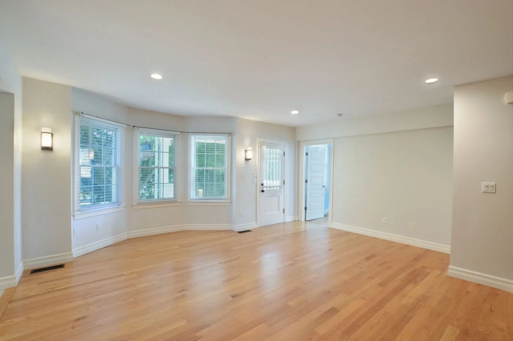 3 bed, 2 bath apartment for rent at 66 Tucker Ln Unit 2, Dartmouth — photo 4 of 29