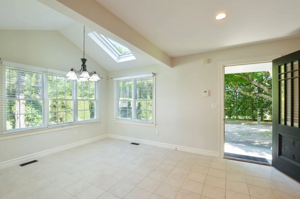 3 bed, 2 bath apartment for rent at 66 Tucker Ln Unit 2, Dartmouth — photo 7 of 29