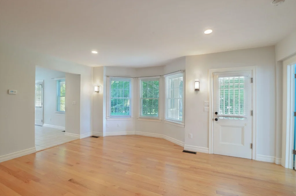 3 bed, 2 bath apartment for rent at 66 Tucker Ln Unit 2, Dartmouth — photo 6 of 29