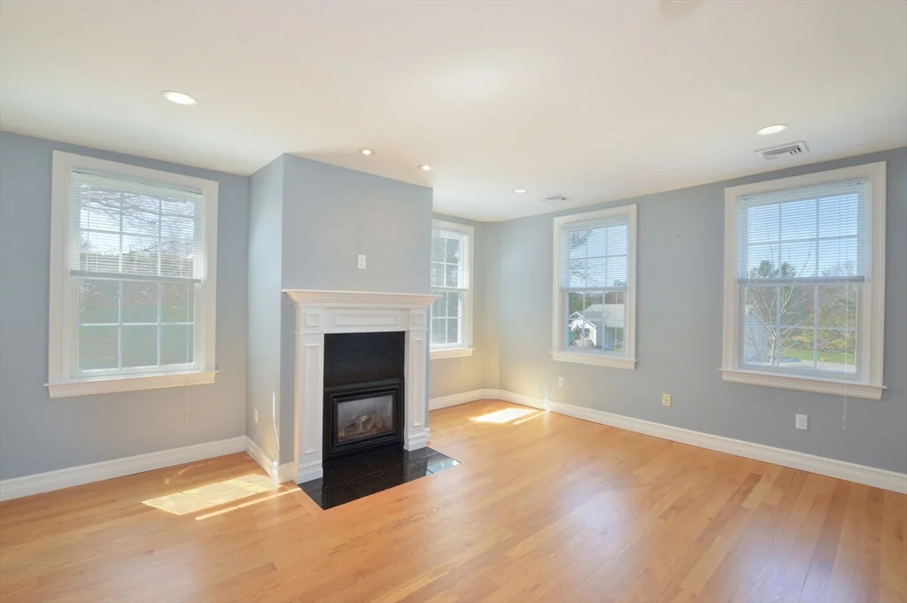 2 bed, 2 bath apartment for rent at 66 Tucker Ln Unit 3, Dartmouth — photo 3 of 27