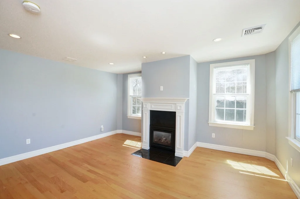 2 bed, 2 bath apartment for rent at 66 Tucker Ln Unit 3, Dartmouth — photo 4 of 27