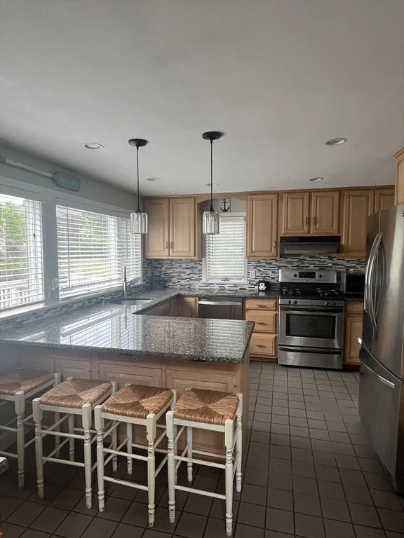 3 bed, 2 bath apartment for rent at 66 Vincent Drive Winter Rental Unit 66, East Braintree — photo 2 of 25