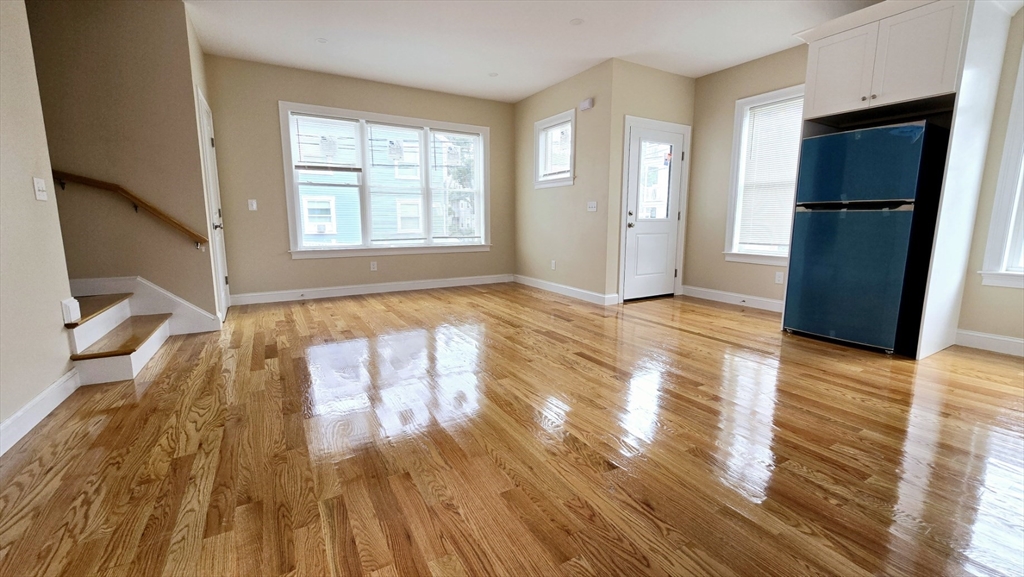 3 bed, 2 bath apartment for rent at 66 Waverly St Unit 1, Brighton — photo 5 of 10