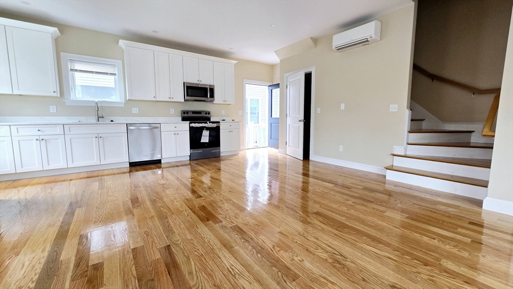 3 bed, 2 bath apartment for rent at 66 Waverly St Unit 1, Brighton — photo 2 of 10