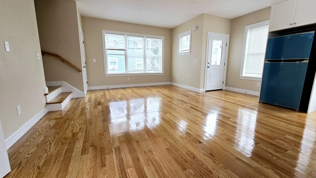 3 bed, 2 bath apartment for rent at 66 Waverly St Unit 66, Brighton — photo 4 of 7