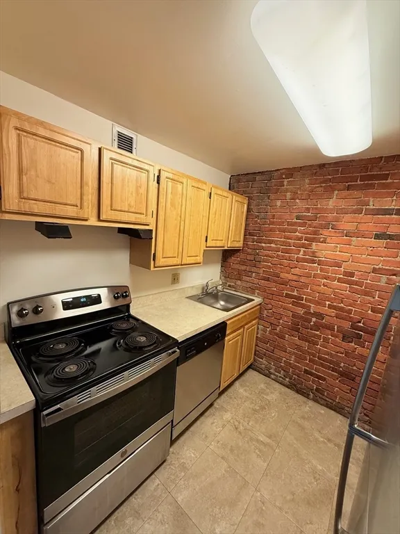 2 bed, 1 bath apartment for rent at 66 Westland Ave Unit 405, Fenway — photo 3 of 13