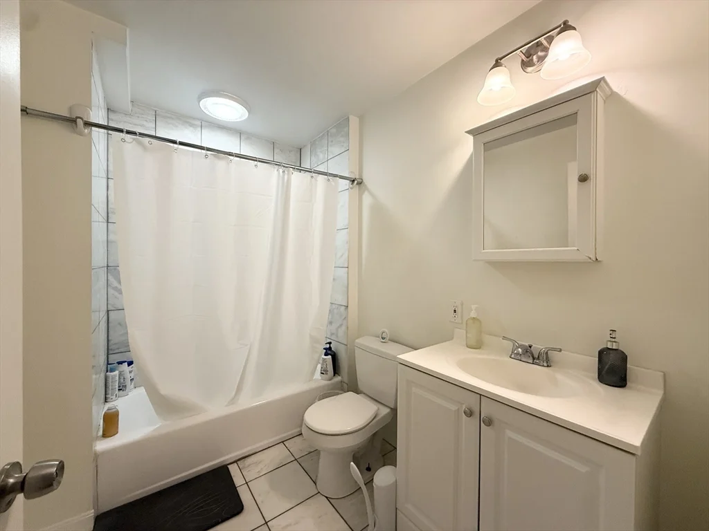 3 bed, 1 bath apartment for rent at 660 Cambridge St Unit 302, Kendall Square — photo 5 of 9