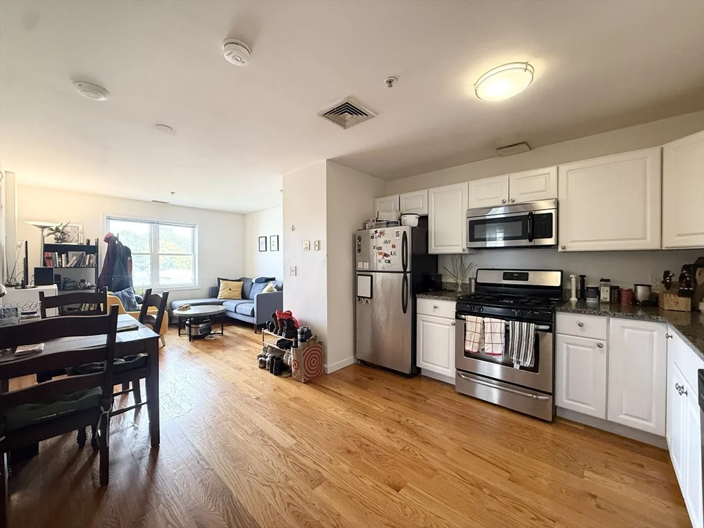 3 bed, 1 bath apartment for rent at 660 Cambridge St Unit 402, East Cambridge — photo 3 of 9