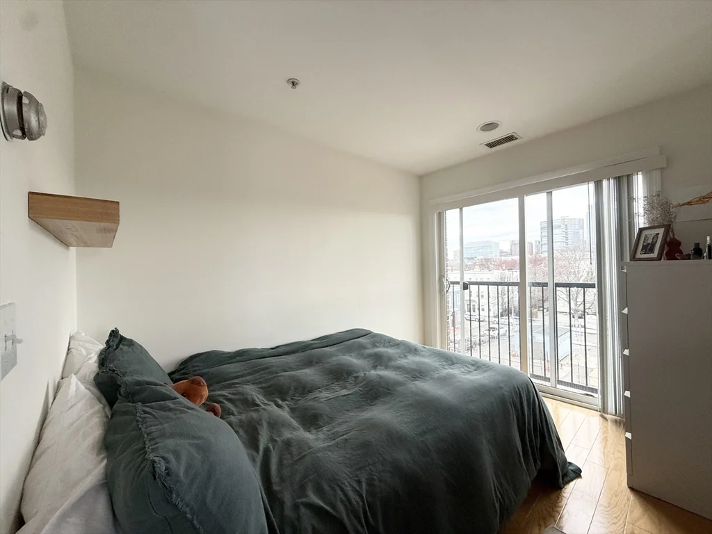 Studio bed, 1 bath apartment for rent at 660 Cambridge St Unit 404, Kendall Square — photo 11 of 14