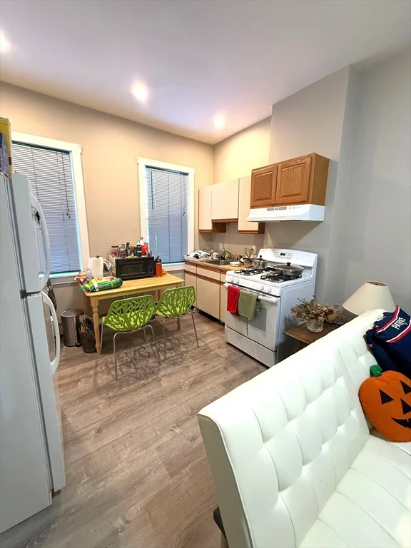 1 bed, 1 bath apartment for rent at 660 East 5th Unit 1, South Boston — photo 1 of 6