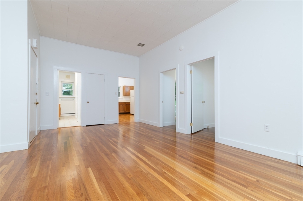 2 bed, 1 bath apartment for rent at 660 Jerusalem Rd Unit 1, North Cohasset — photo 3 of 17