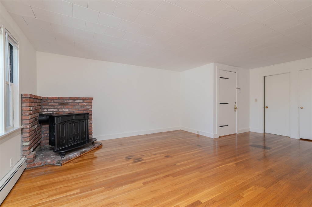 2 bed, 1 bath apartment for rent at 660 Jerusalem Rd Unit 1, North Cohasset — photo 5 of 17
