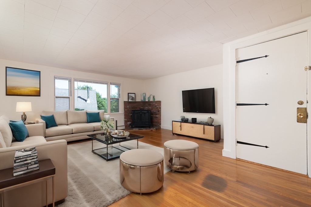 2 bed, 1 bath apartment for rent at 660 Jerusalem Rd Unit 1, North Cohasset — photo 4 of 17