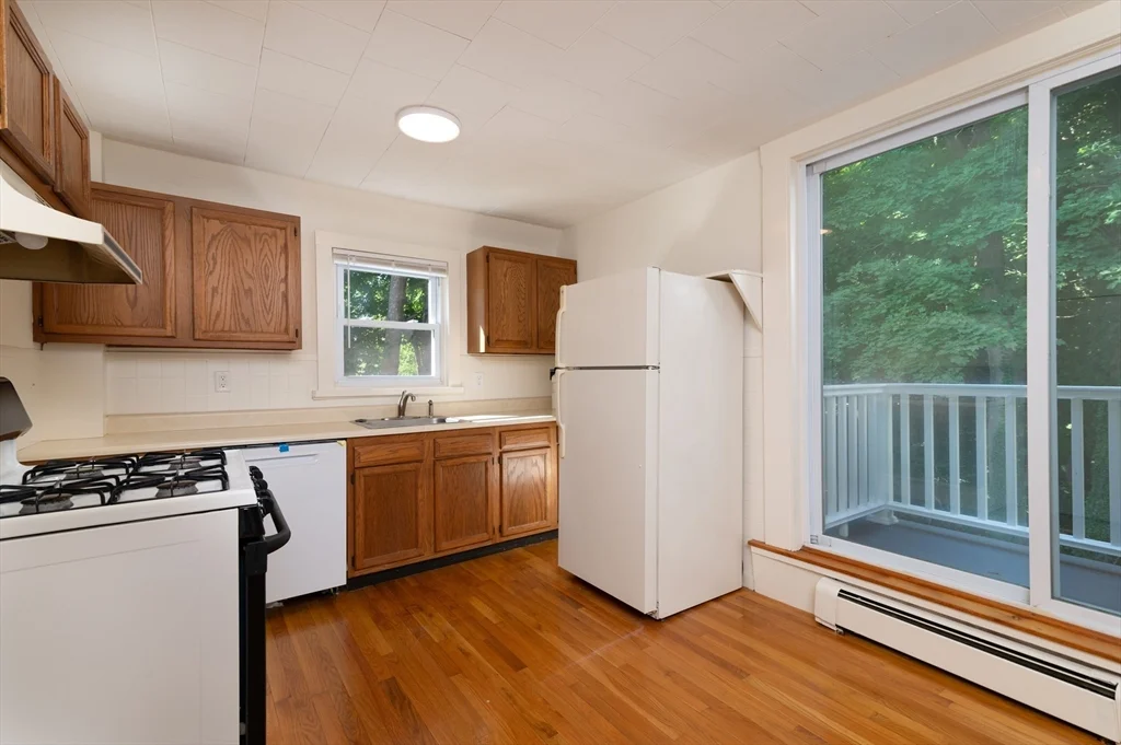 2 bed, 1 bath apartment for rent at 660 Jerusalem Rd Unit 4, North Cohasset — photo 2 of 24