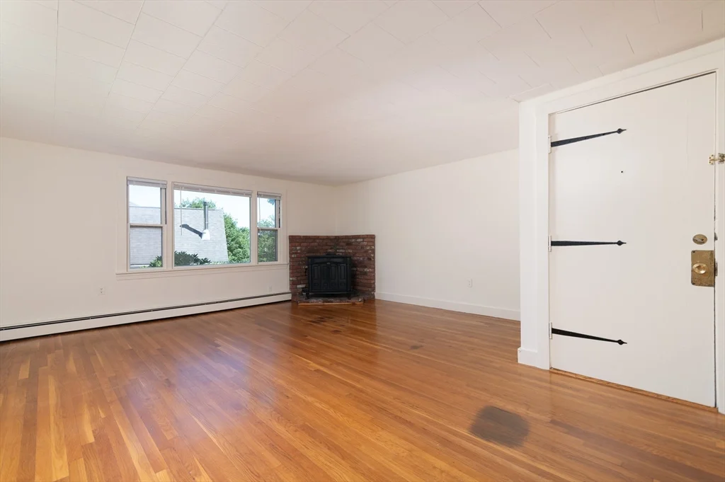 2 bed, 1 bath apartment for rent at 660 Jerusalem Rd Unit 4, North Cohasset — photo 6 of 24