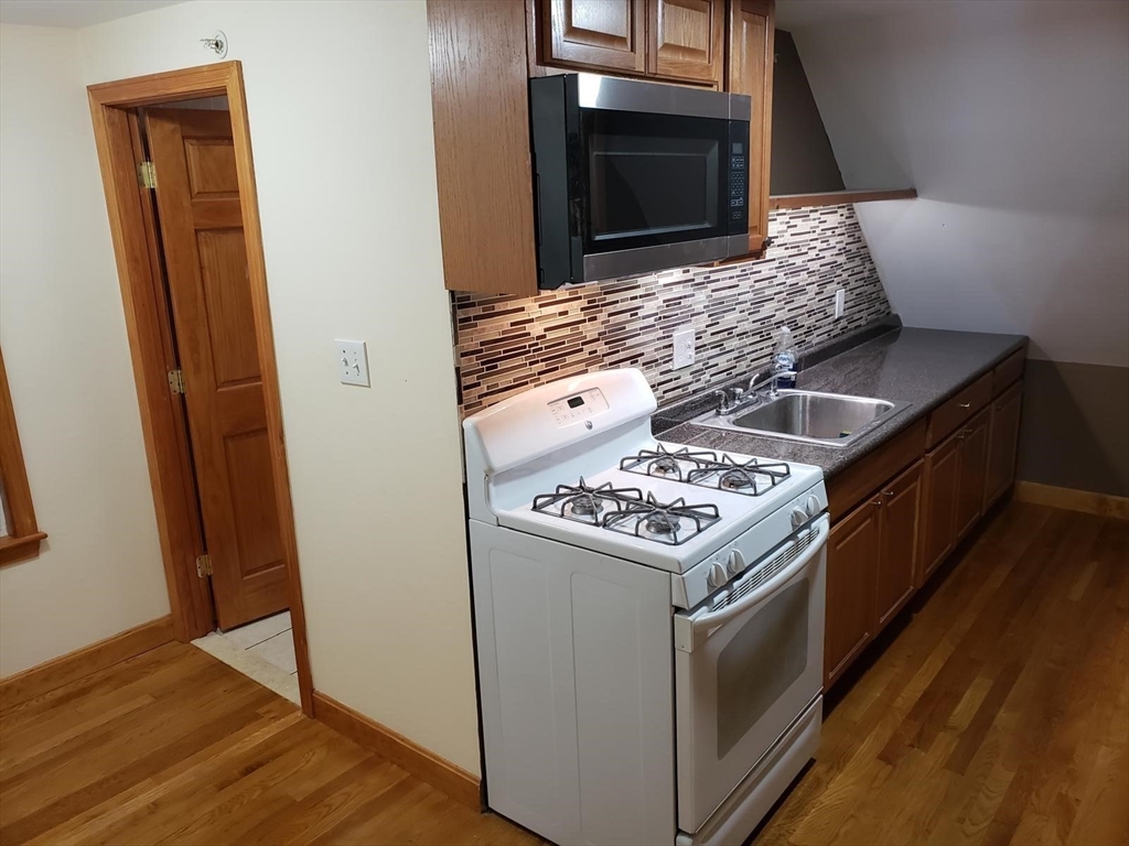 1 bed, 1 bath apartment for rent at 660 Main St Unit 3, Brockton — photo 1 of 6