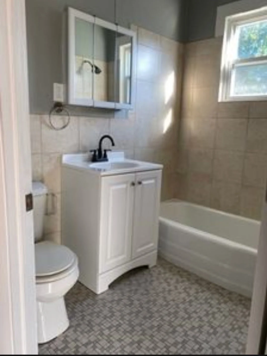 2 bed, 1 bath apartment for rent at 661 Lawton St Unit 1, Fall River — photo 6 of 7