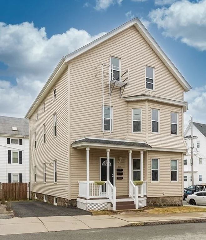 3 bed, 1 bath apartment for rent at 661 Maple St Unit 2, Fall River — photo 1 of 20