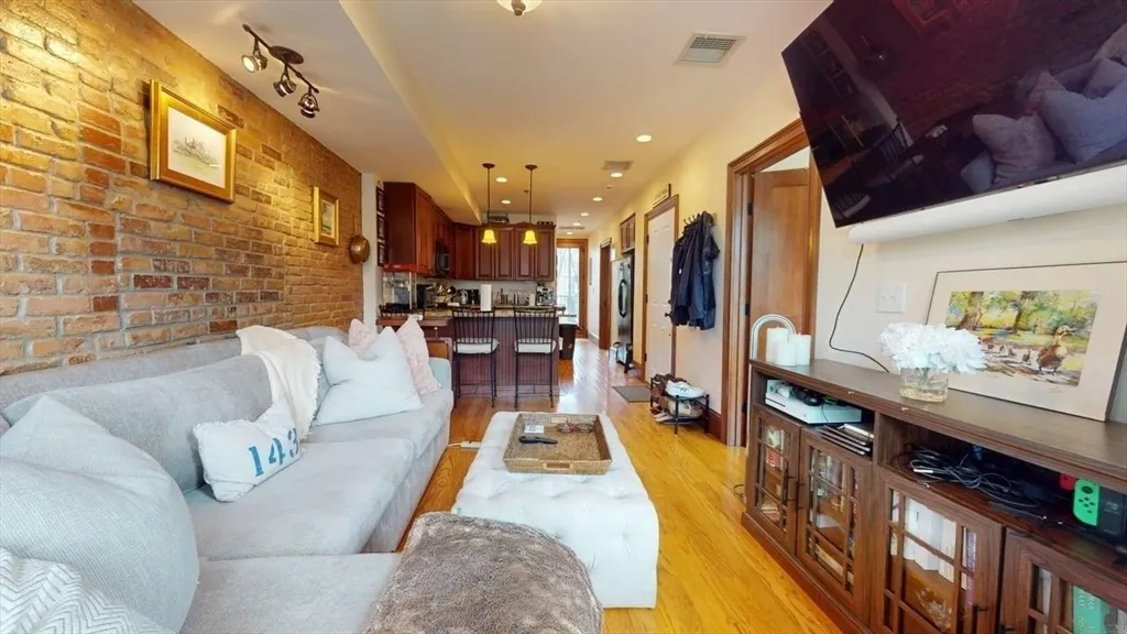 2 bed, 1 bath apartment for rent at 661 Tremont St Unit 3, South End — photo 3 of 10
