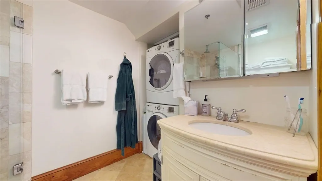 2 bed, 1 bath apartment for rent at 661 Tremont St Unit 3, South End — photo 9 of 10