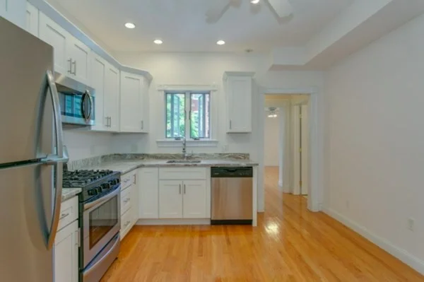 2 bed, 1 bath apartment for rent at 662 E 5th St Unit 2, South Boston — photo 2 of 10