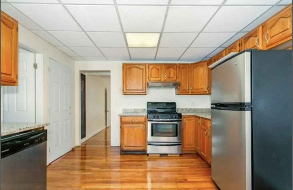 1 bed, 1 bath apartment for rent at 662 E 5th St Unit 3, South Boston — photo 3 of 7