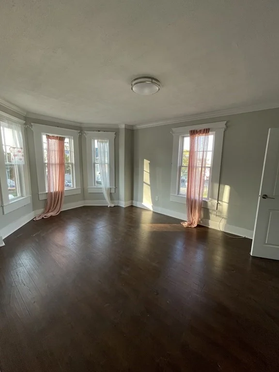 4 bed, 2 bath apartment for rent at 662 Moody St Unit 2, Waltham — photo 4 of 10