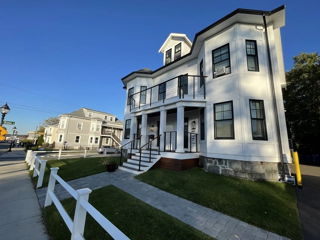 4 bed, 2 bath apartment for rent at 662 Moody St Unit 2, Waltham — photo 1 of 10