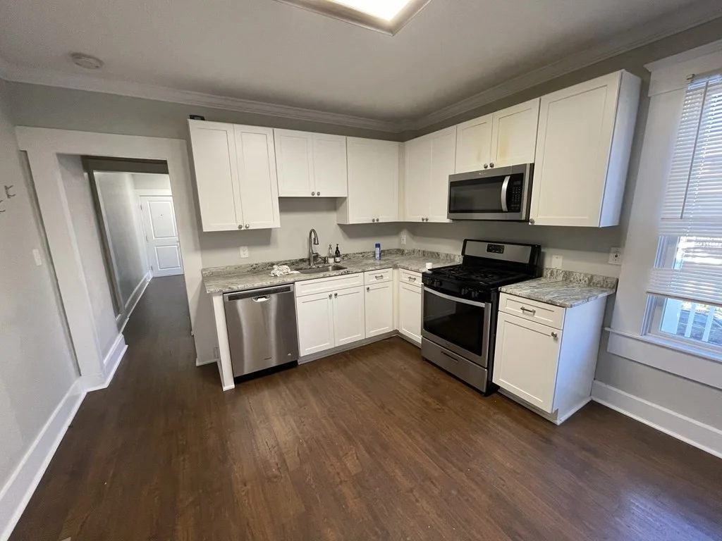 4 bed, 2 bath apartment for rent at 662 Moody St Unit 2, Waltham — photo 2 of 10