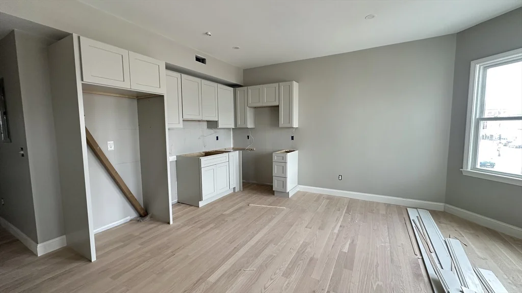 4 bed, 2 bath apartment for rent at 663 Columbia Rd Unit 2, Dorchester — photo 8 of 13