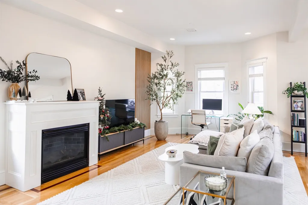 2 bed, 2 bath apartment for rent at 663 E 7th Unit 3, South Boston — photo 1 of 17