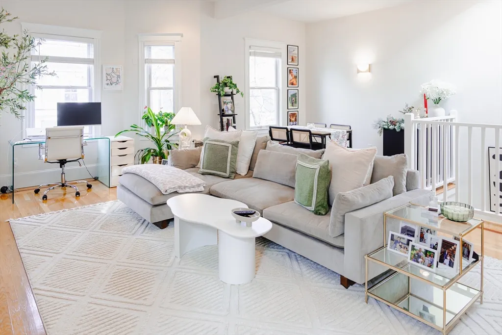 2 bed, 2 bath apartment for rent at 663 E 7th Unit 3, South Boston — photo 4 of 17