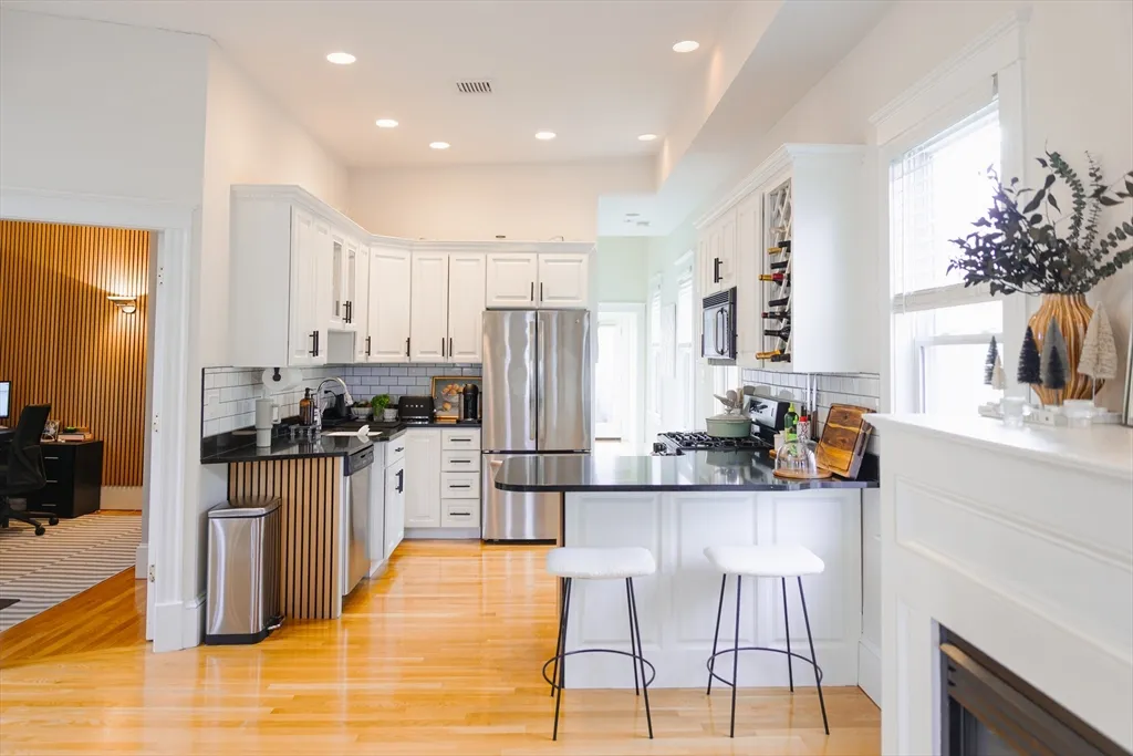 2 bed, 2 bath apartment for rent at 663 E 7th Unit 3, South Boston — photo 8 of 17