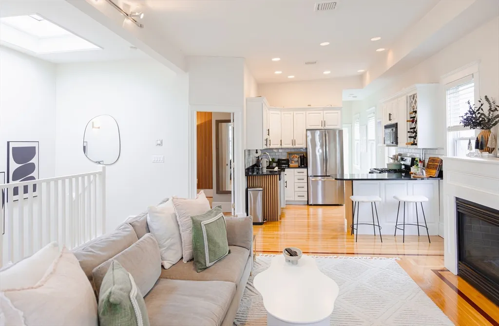 2 bed, 2 bath apartment for rent at 663 E 7th Unit 3, South Boston — photo 6 of 17